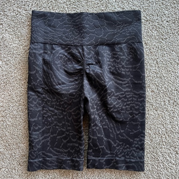 Gymshark biker shorts - Picture 2 of 4